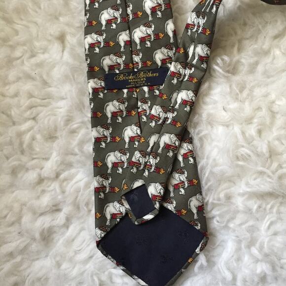 Brooks Brothers Elephants Printed All Silk Tie.-CA5 - Picture 4 of 9